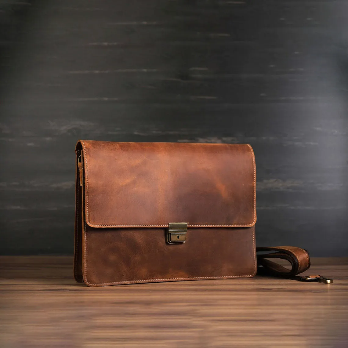 Dazzlo Handmade Genuine Leather Laptop Bag - Tan / Brown / Chestnut - 15"