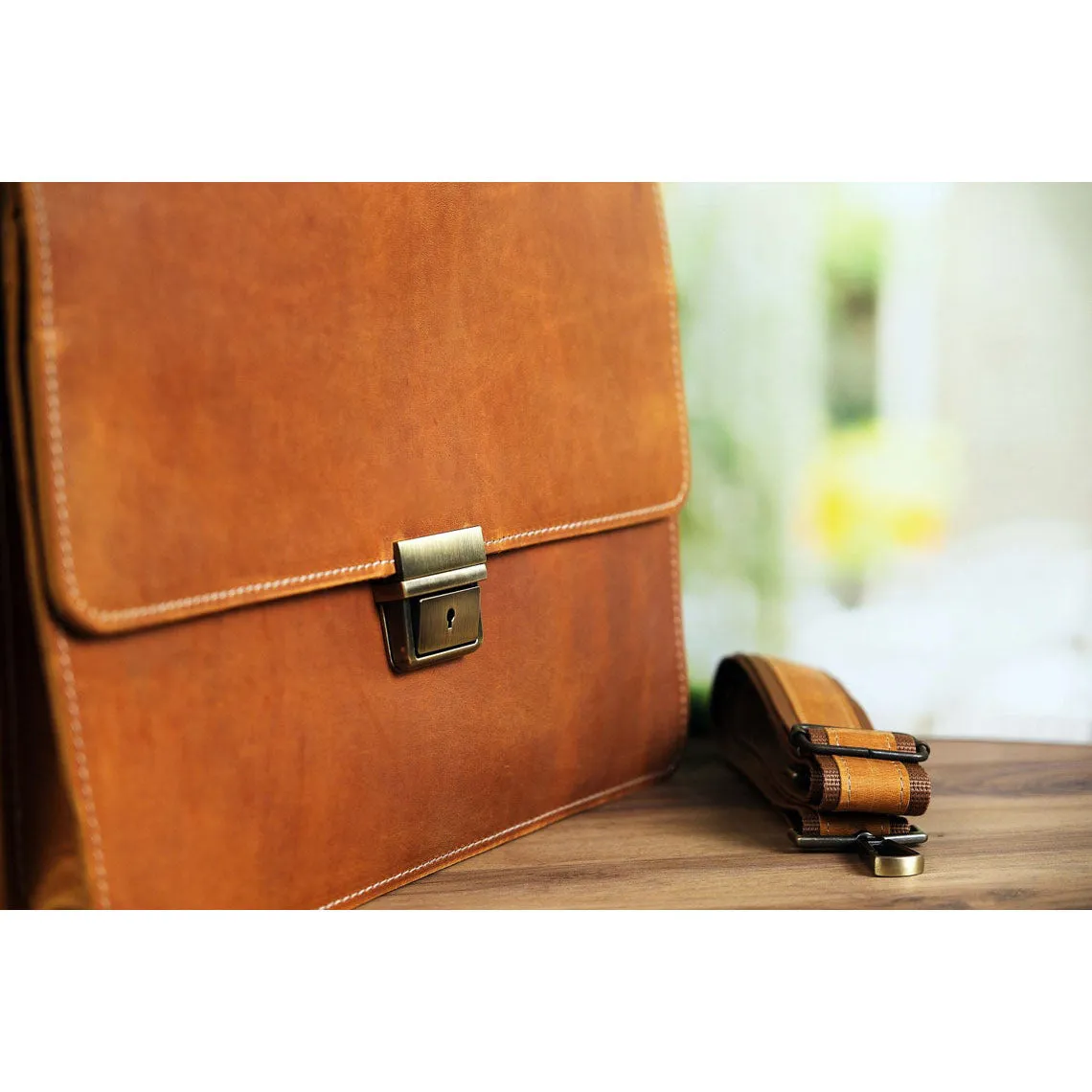 Dazzlo Handmade Genuine Leather Laptop Bag - Tan / Brown / Chestnut - 15"