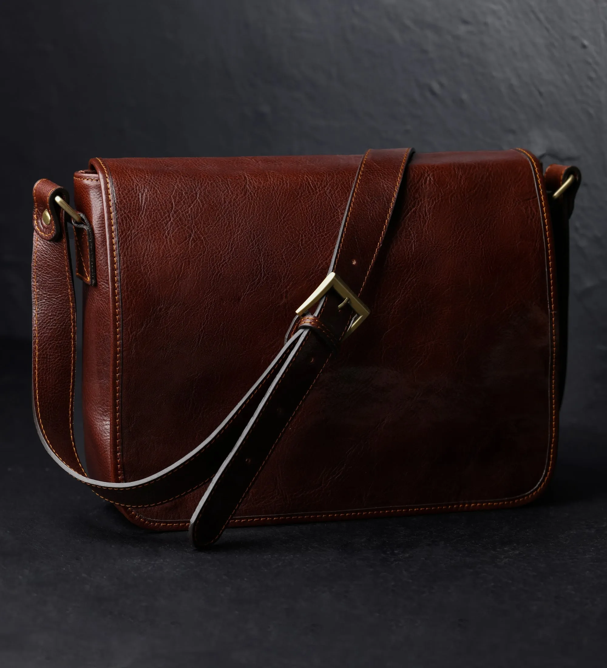 Full Grain Italian Leather Messenger Bag – The Stranger