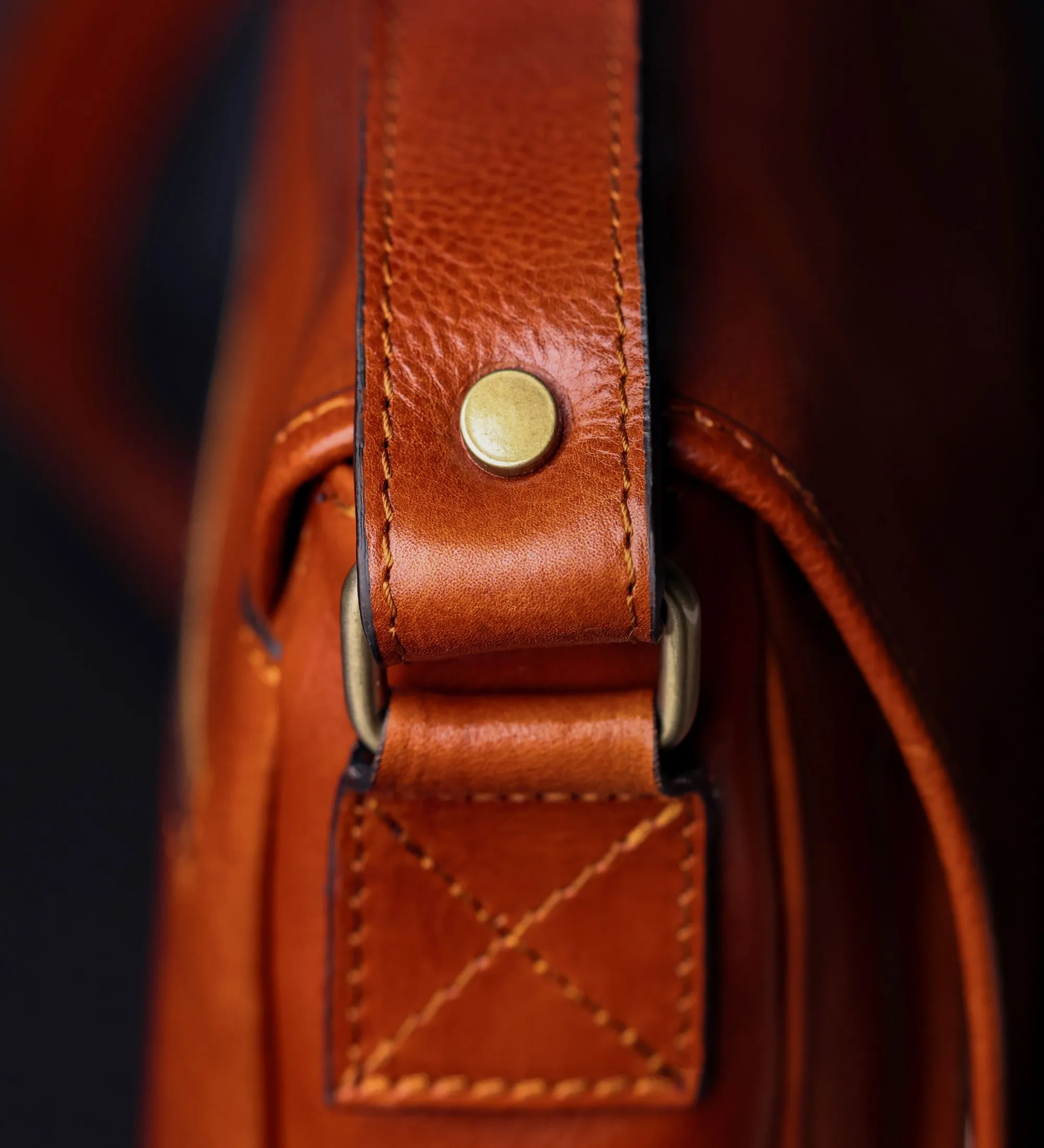 Full Grain Italian Leather Messenger Bag – The Stranger