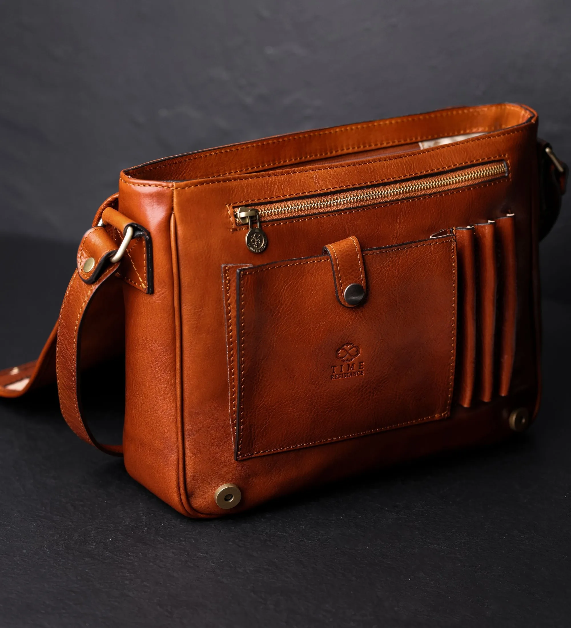 Full Grain Italian Leather Messenger Bag – The Stranger