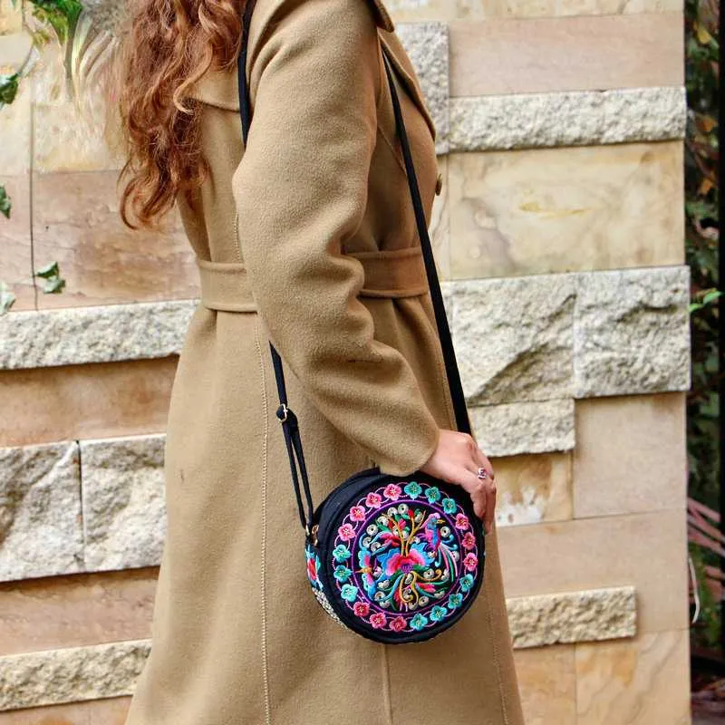 New Ethnic Style Embroidery Bag Retro Canvas Leisure Small Round Bag Women's Bag Exquisite One Shoulder Oblique Straddle Bag