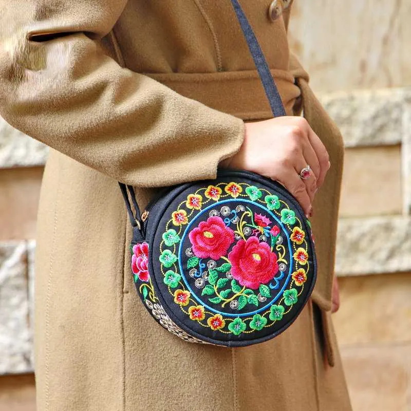 New Ethnic Style Embroidery Bag Retro Canvas Leisure Small Round Bag Women's Bag Exquisite One Shoulder Oblique Straddle Bag